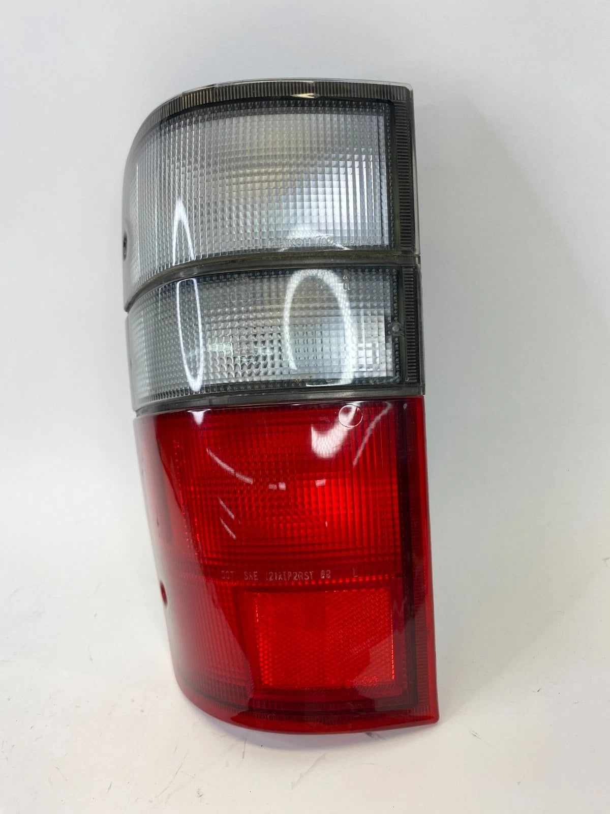 2000-2002 ISUZU TROOPER REAR LEFT DRIVER SIDE TAIL LIGHT LAMP ASSEMBLY OEM