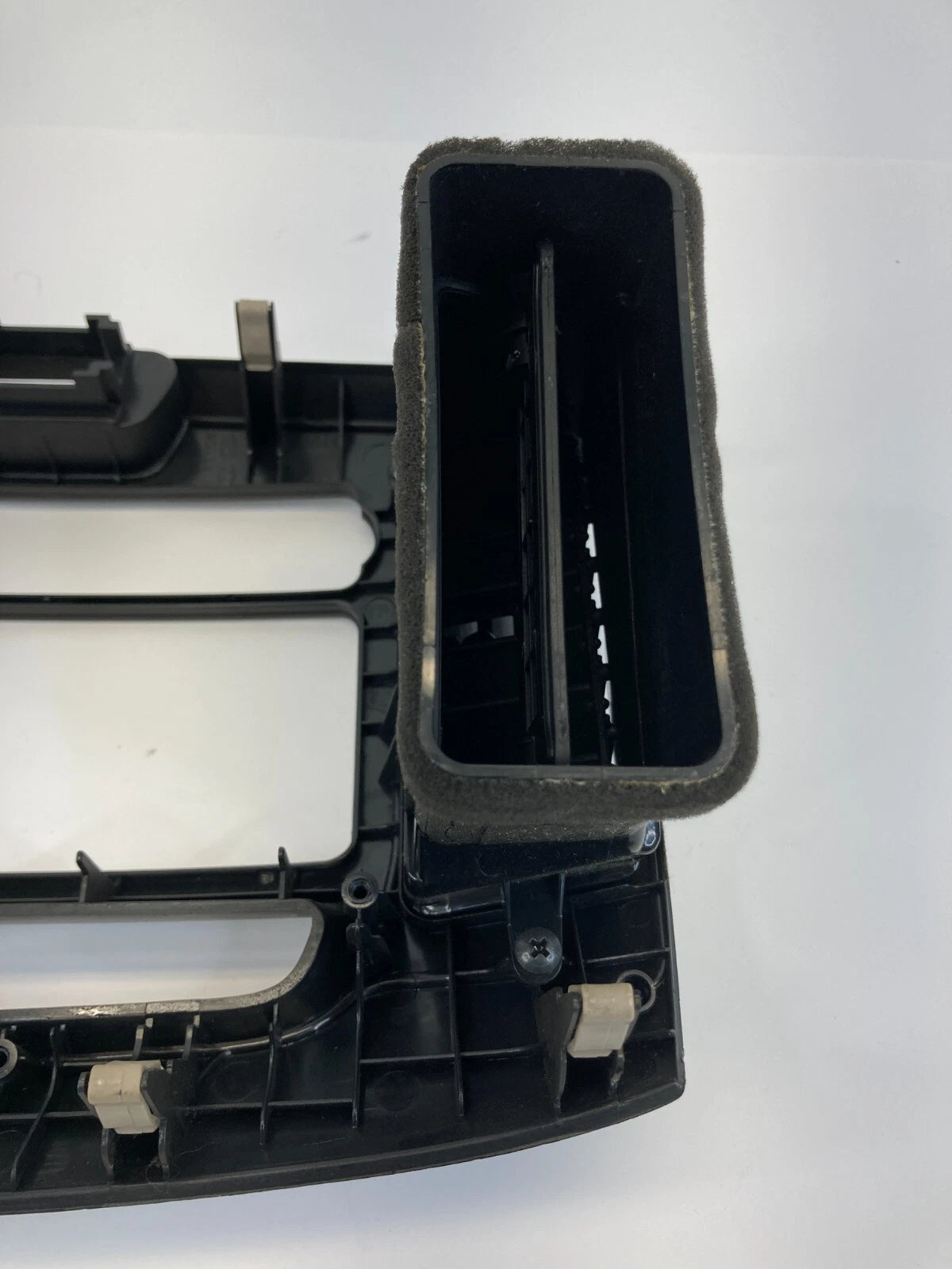07-10 HYUNDAI ELANTRA CENTER DASH RADIO BEZEL CLIMATE CONTROL TRIM W AIR VENT
