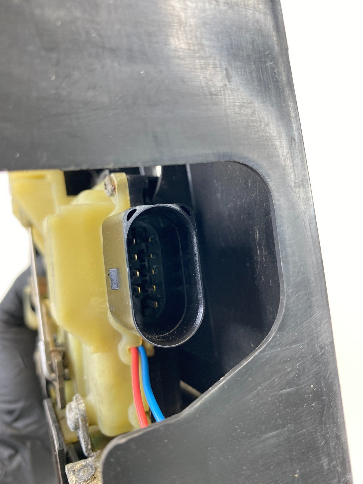 1998-2004 Audi A6 Quattro Front Left Side Door Latch Release Actuator 4B0837349