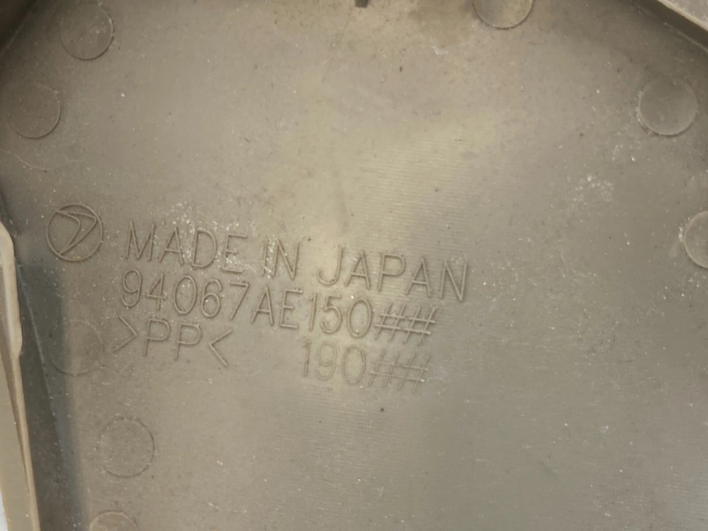 2000-2004 SUBARU OUTBACK REAR LEFT ACCESS TAILGATE LAMP CAP COVER 994067AE150