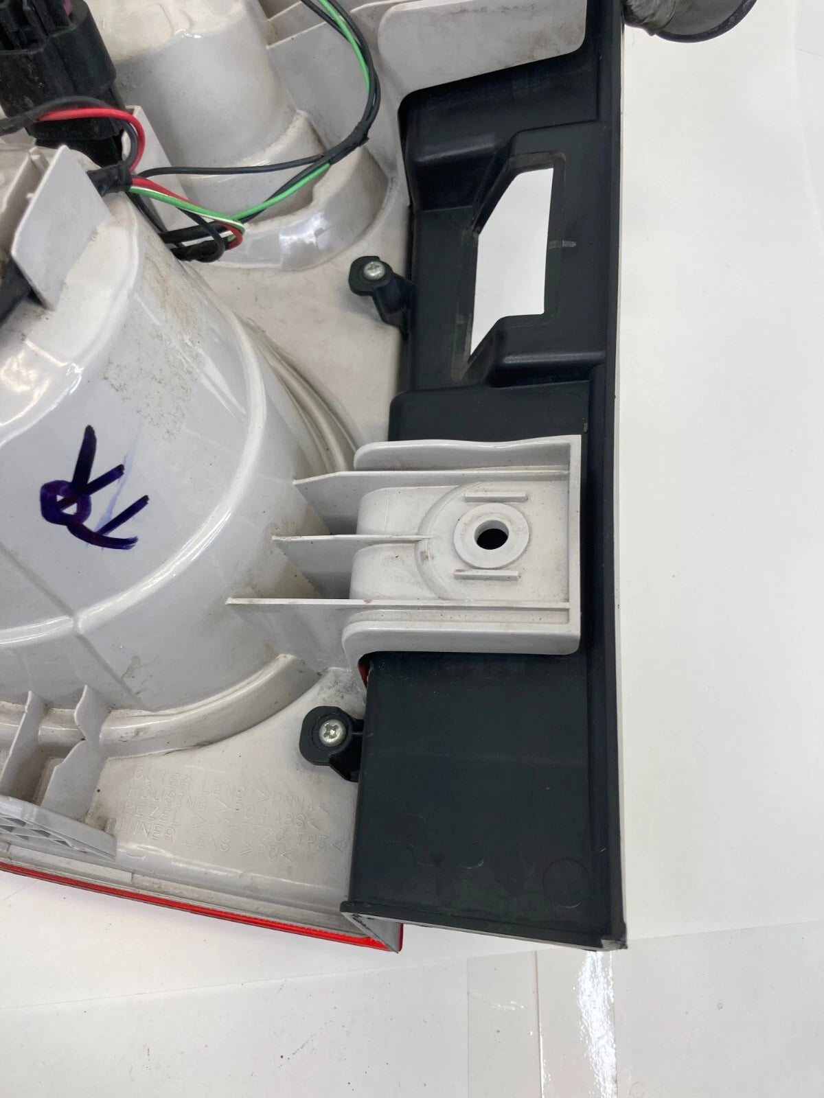 2010-2015 CHEVROLET CHEVY EQUINOX RIGHT PASSENGER SIDE TAIL LIGHT TAILLIGHT OEM