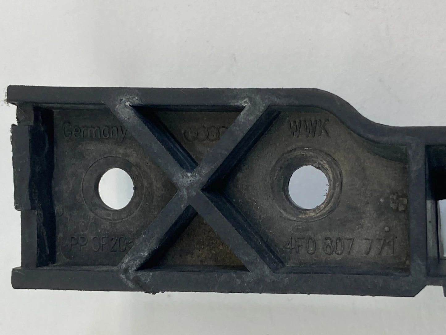 2005-2011 AUDI A6 QUATTRO FRONT LEFT BUMPER BRACKET SUPPORT COVER 4F0807771 OEM