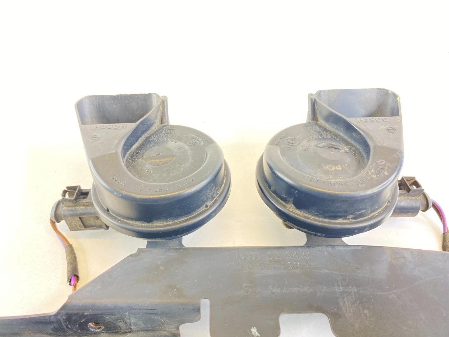 2007-2015 AUDI Q7 HIGH LOW NOTE PITCH HORN ASSEMBLY WITH BRACKET 4L0951229A OEM