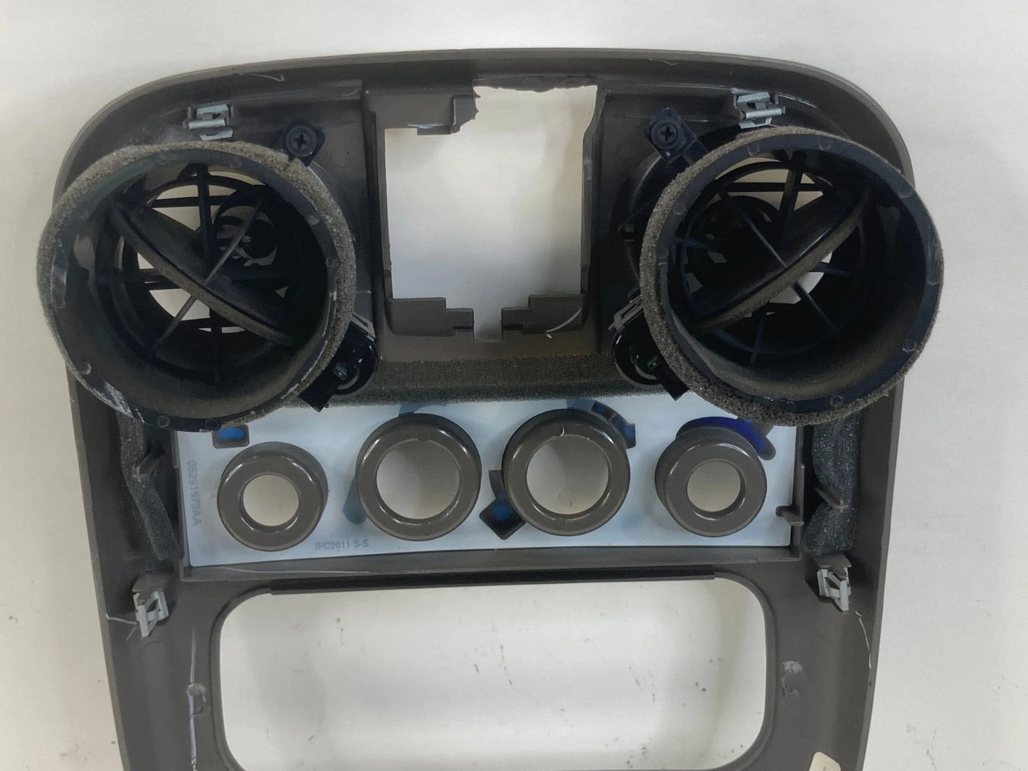 01-05 CHRYSLER PT CRUISER DASH CENTER CLIMATE TRIM BEZEL PANEL W AC VENTS OEM