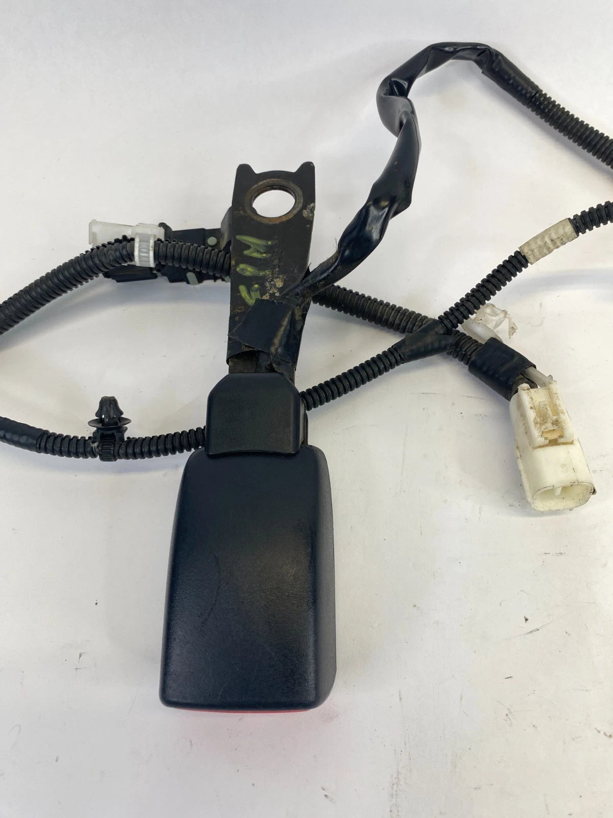 2006-2008 LEXUS IS250 IS350 FRONT RH PASSENGER SEAT BELT BUCKLE RECE E034501 OEM
