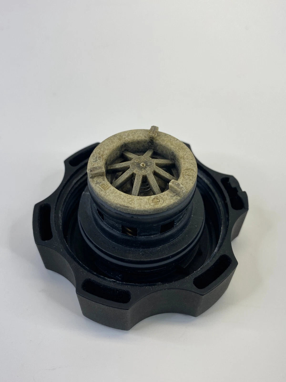 2013-2016 CHEVROLET CHEVY SPARK RADIATOR COOLANT RESERVOIR TANK CAP COVER OEM