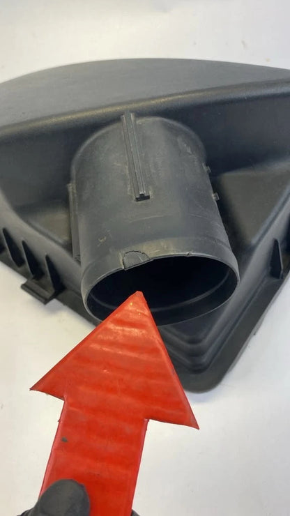 2015 2016 2017 CHRYSLER 200 2.4L AIR INTAKE CLEANER BOX COVER LID UPPER OEM