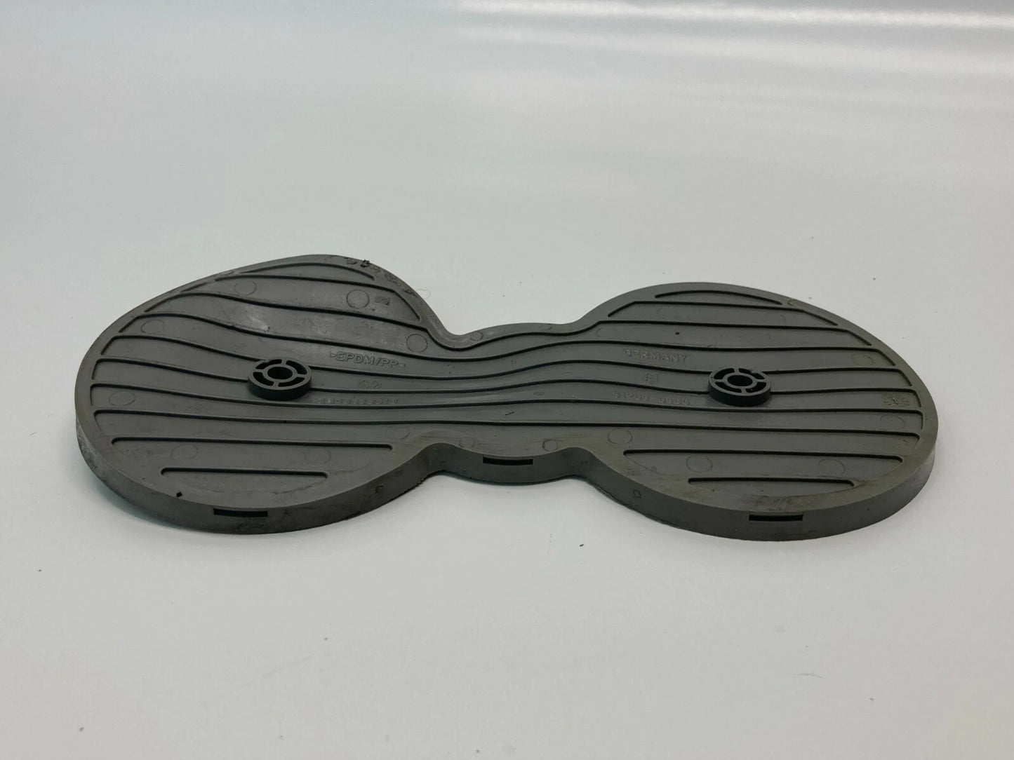 01-05 VOLKSWAGEN PASSAT CENTER CONSOLE RUBBER MAT CUP HOLDER INSERT 3B0863301D