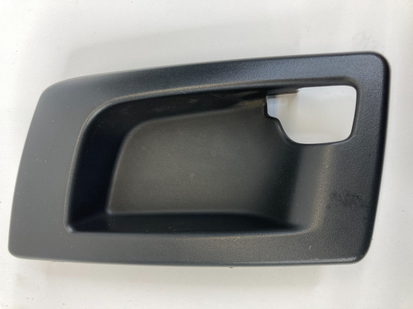 2004-2006 Cadillac SRX Rear Left Back Side Door Inner Handle Bezel Trim 25752965