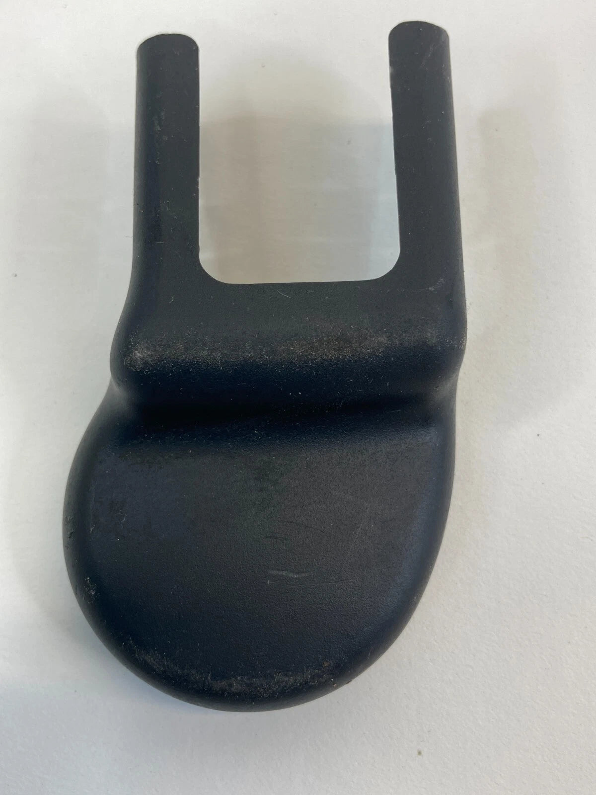 2011-2016 HYUNDAI ELANTRA FRONT LEFT SIDE OUTER TRACK END COVER TRIM CAP OEM