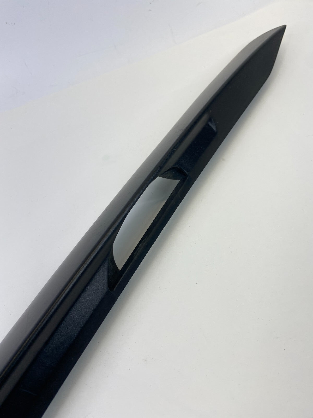 01 02 03 04 05 Honda Civic Rear Trunk Lid License Plate Molding 74890-S5P-A OEM