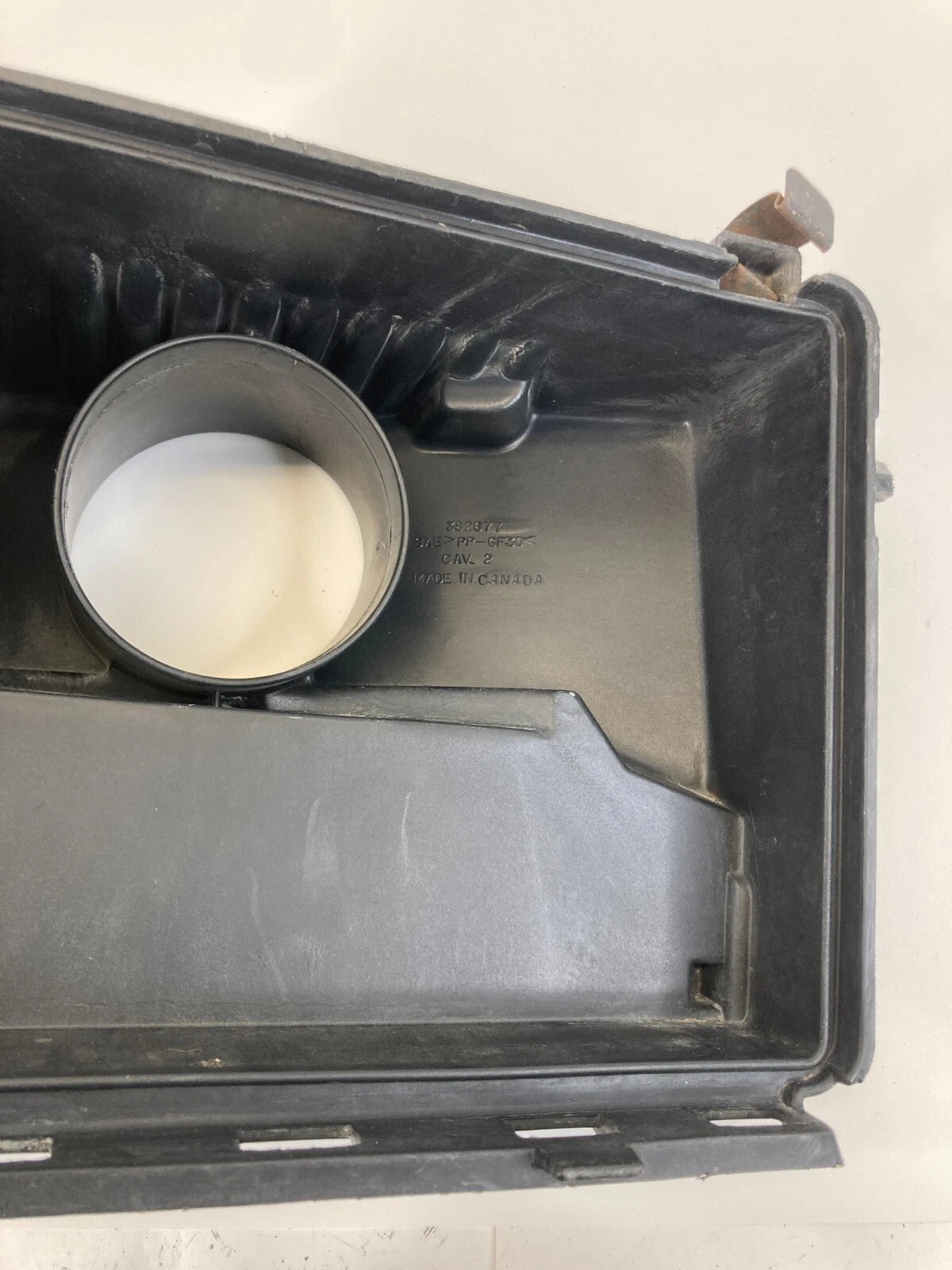 2003-2005 BUICK CENTURY 3.1L V6 AIR INTAKE CLEANER BOX UPPER HOUSING COVER