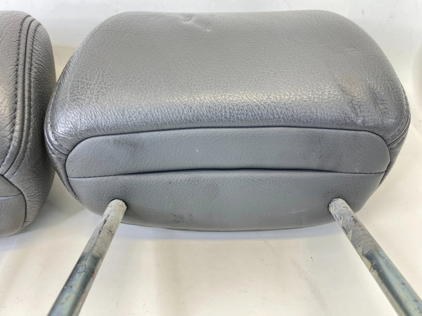 05-07 HONDA ODYSSEY DRIVER PASSENGER SIDE FRONT SEAT HEAD REST SUPPORT SET OEM