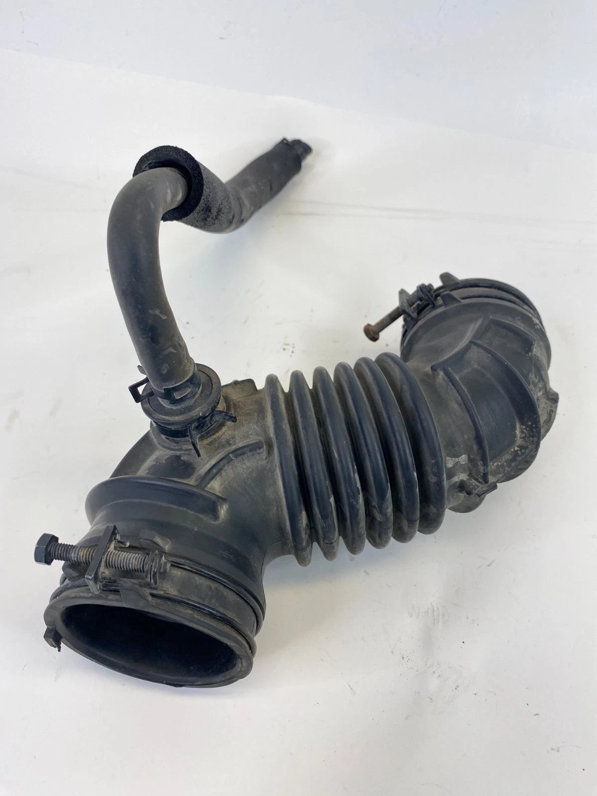 2014-2019 Kia Soul 1.6L Air Intake Hose Tube Duct 28140-B2000 OEM