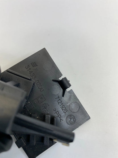 2004 2005 2006 2007 BMW 530I 525I DASH GLOVE BOX HOLDER CAP TRIM 7121920 OEM