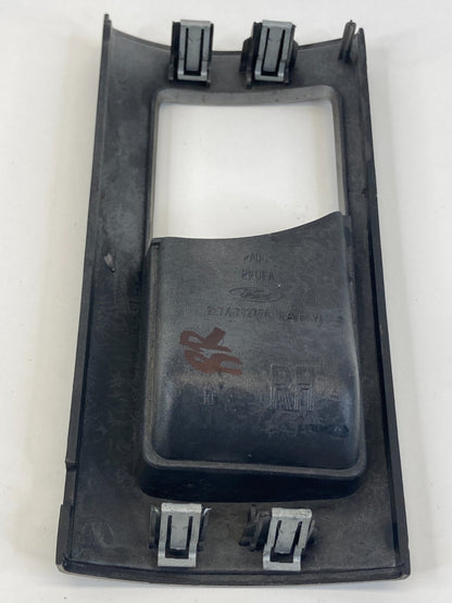 2003-2006 Lincoln Navigator Rear Right Side Inner Door Handle w/ Bezel