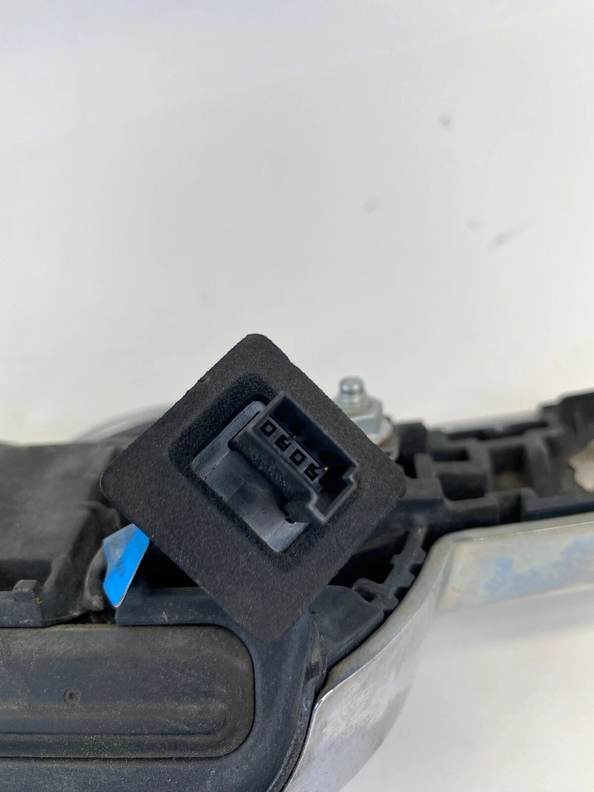 11-13 BUICK REGAL REAR TRUNK TAILGATE MOLDING TRIM GARNISH W/ EMBLEM 132266400