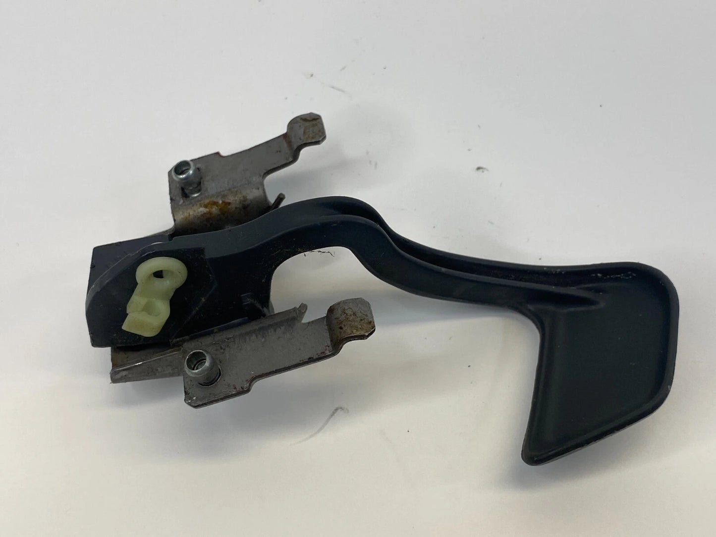 1998-2004 CHEVROLET S10 REAR LEFT BACK INNER DOOR HANDLE 15997813 OEM