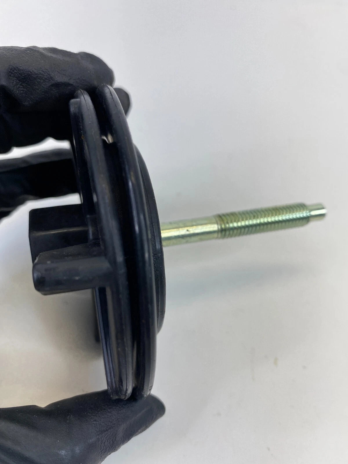05-10 HYUNDAI TUCSON SPARE TIRE HOLD DOWN RETAINER CLAMP BOLT 62850-2E000 OEM
