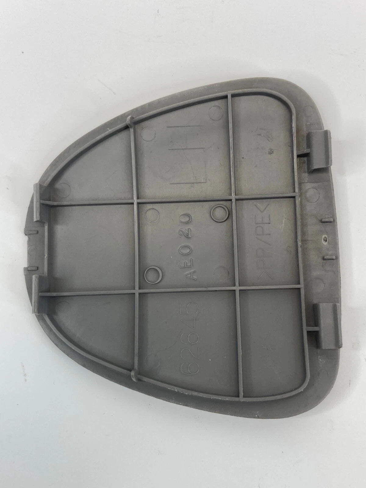 2004-2010 TOYOTA SIENNA REAR LEFT SHOCK ABSORBER COVER TRIM 62645-AE020 OEM