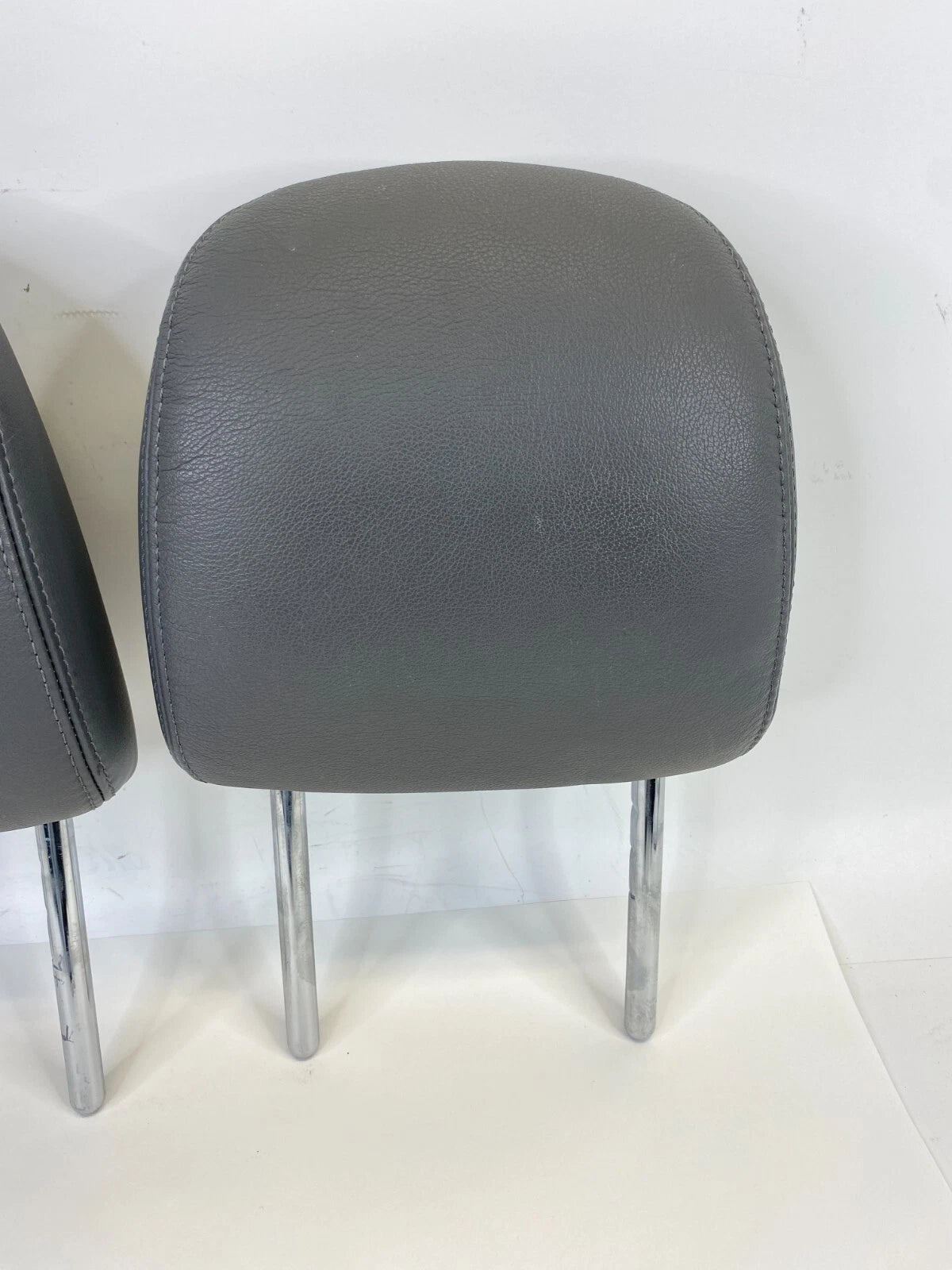 2010 2011 TOYOTA PRIUS FRONT LEFT RIGHT SEAT HEADREST HEAD REST SET PAIR OEM