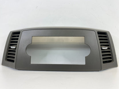 05 06 Jeep Grand Cherokee Center Dash Radio Bezel W/ Air Vent Grille 5JN30TRM