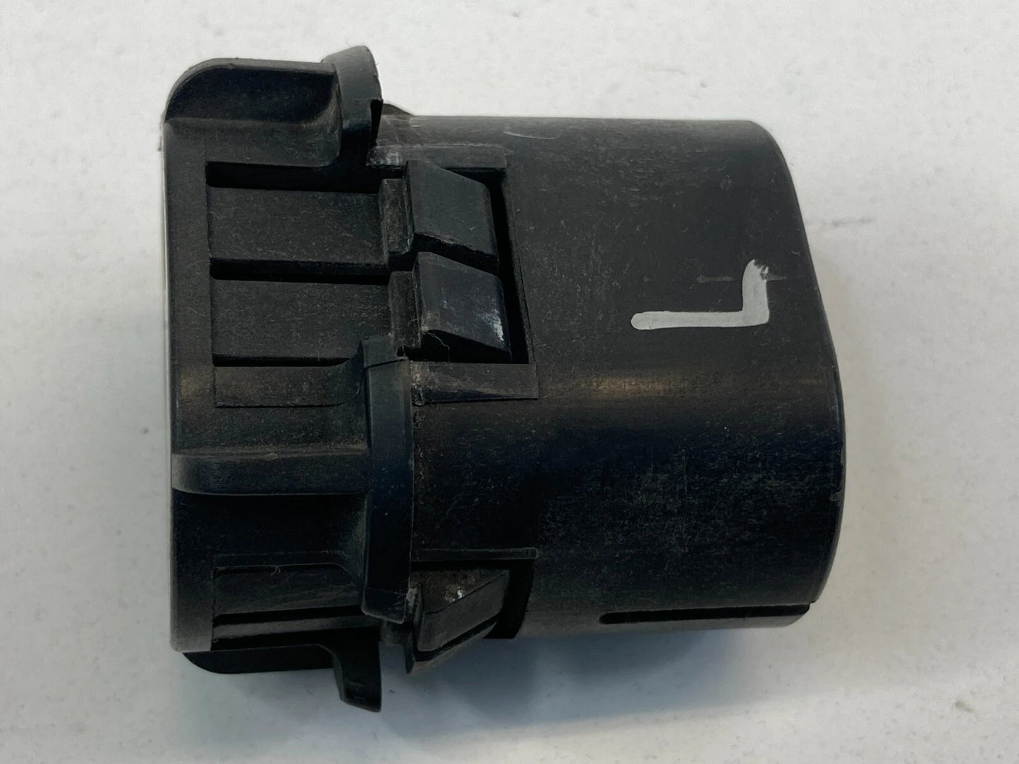 06-12 MERCEDES-BENZ R350 LEFT SIDE RADIATOR UPPER MOUNT BRACKET A2515040214 OEM
