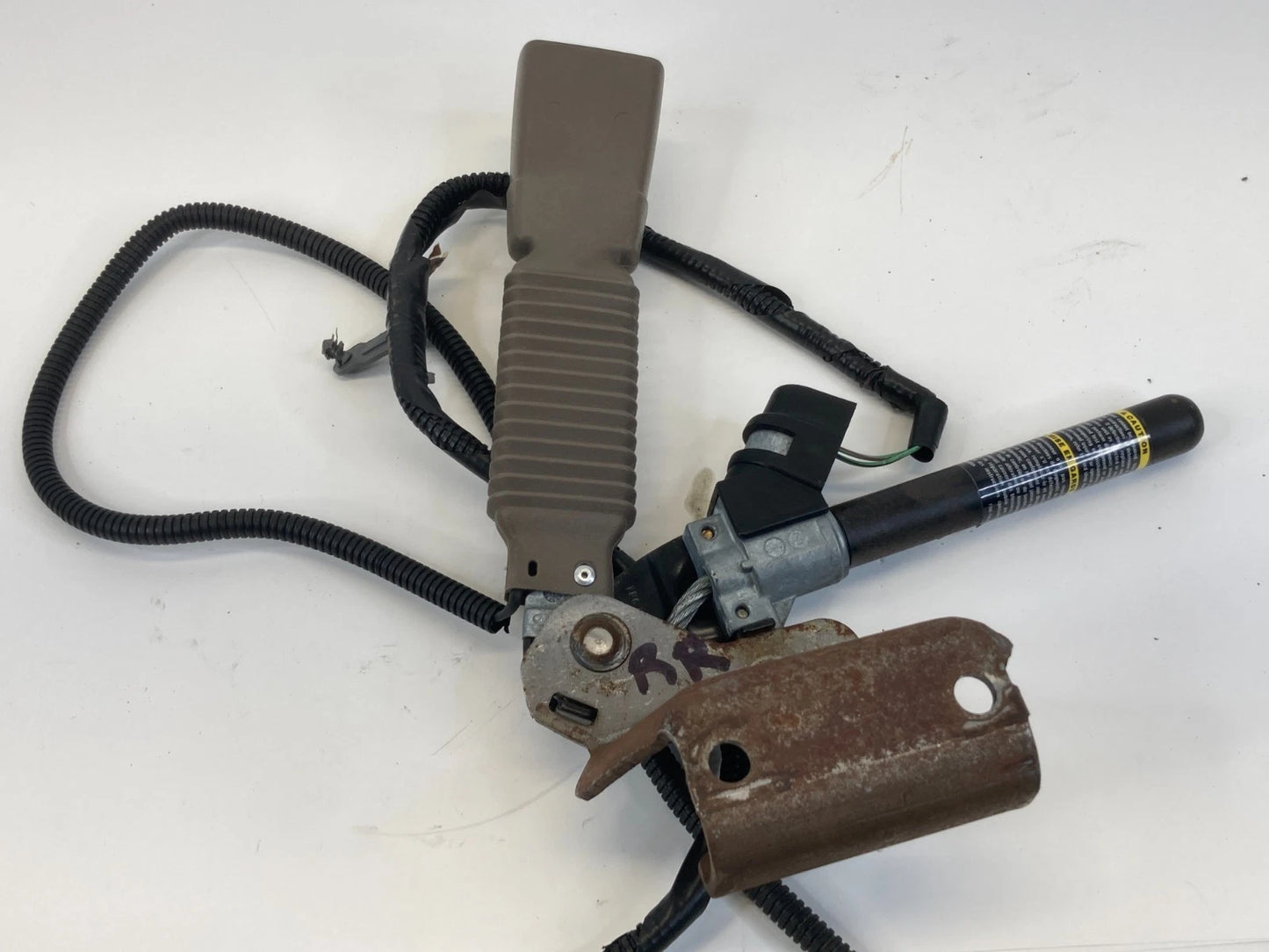 2004 2005 FORD EXPEDITION REAR RIGHT PASSENGER SIDE SEAT BELT BUCKLE END OEM