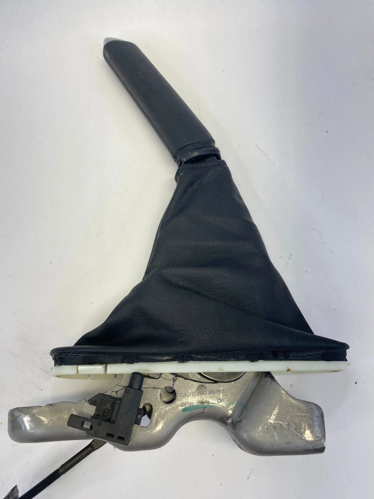 2011-2014 VOLKSWAGEN JETTA CENTER CONSOLE EMERGENCY PARKING BRAKE LEVER ASSY OEM