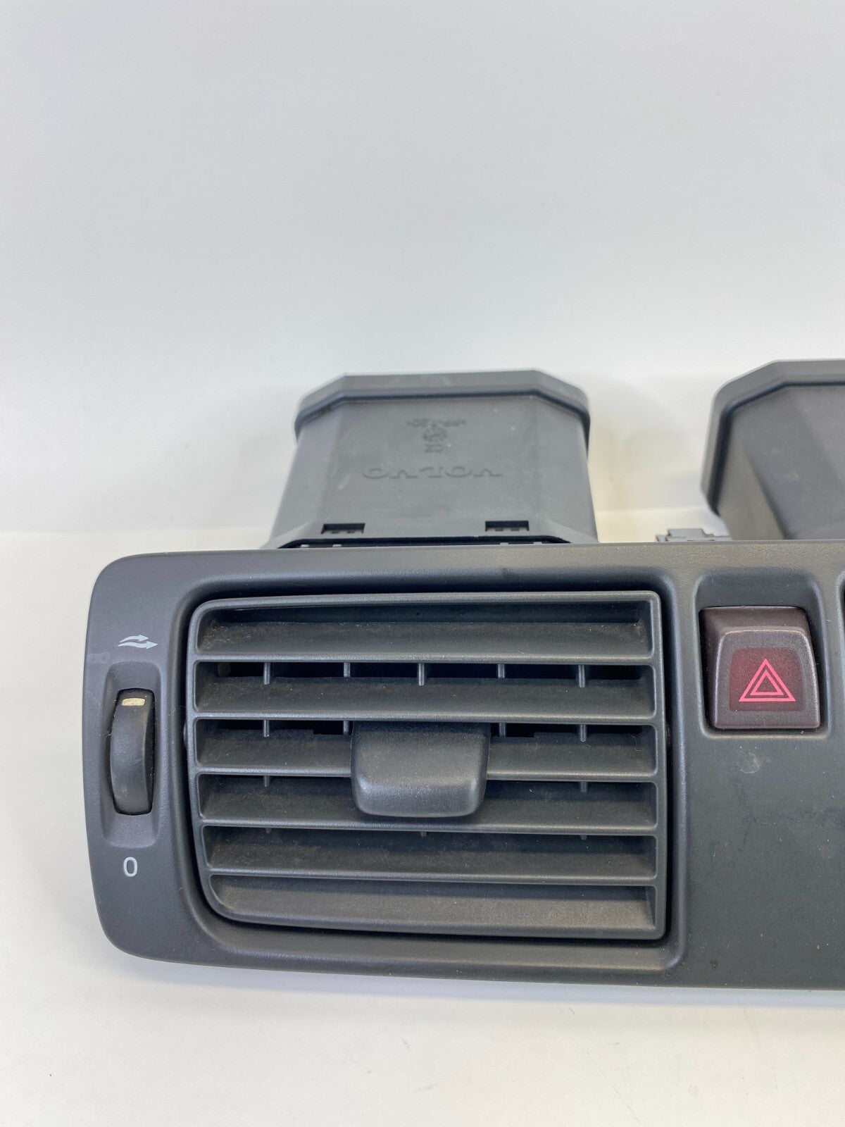 2004-2007 Volvo S40 Center Dash AC Air Vent Grille Duct W/ Hazard Switch OEM