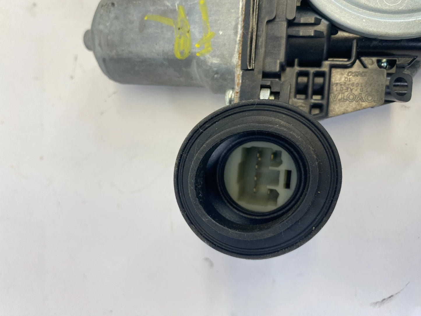 09-19 TOYOTA COROLLA FRONT RIGHT DOOR POWER WINDOW MOTOR REGULATOR 85710-AE010