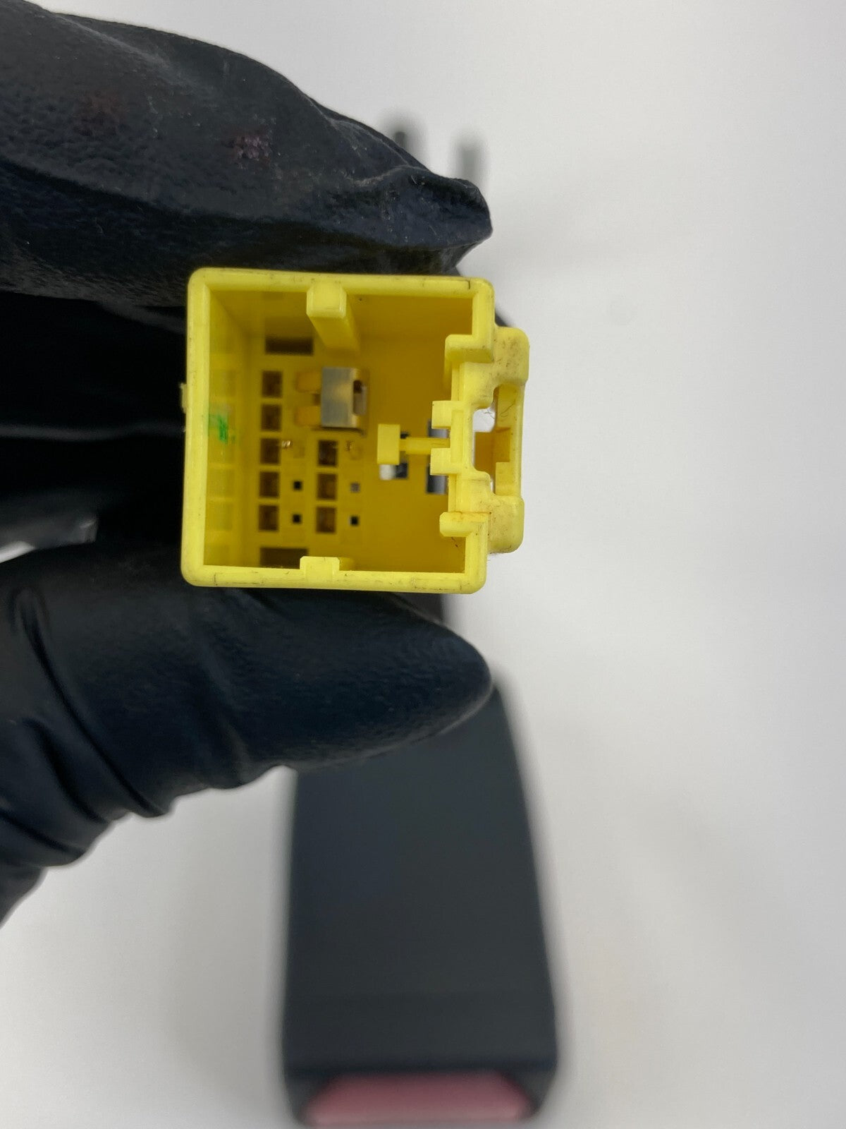 2011 2012 2013 Kia Sorento Front Right Passenger Side Seat Belt Buckle OEM