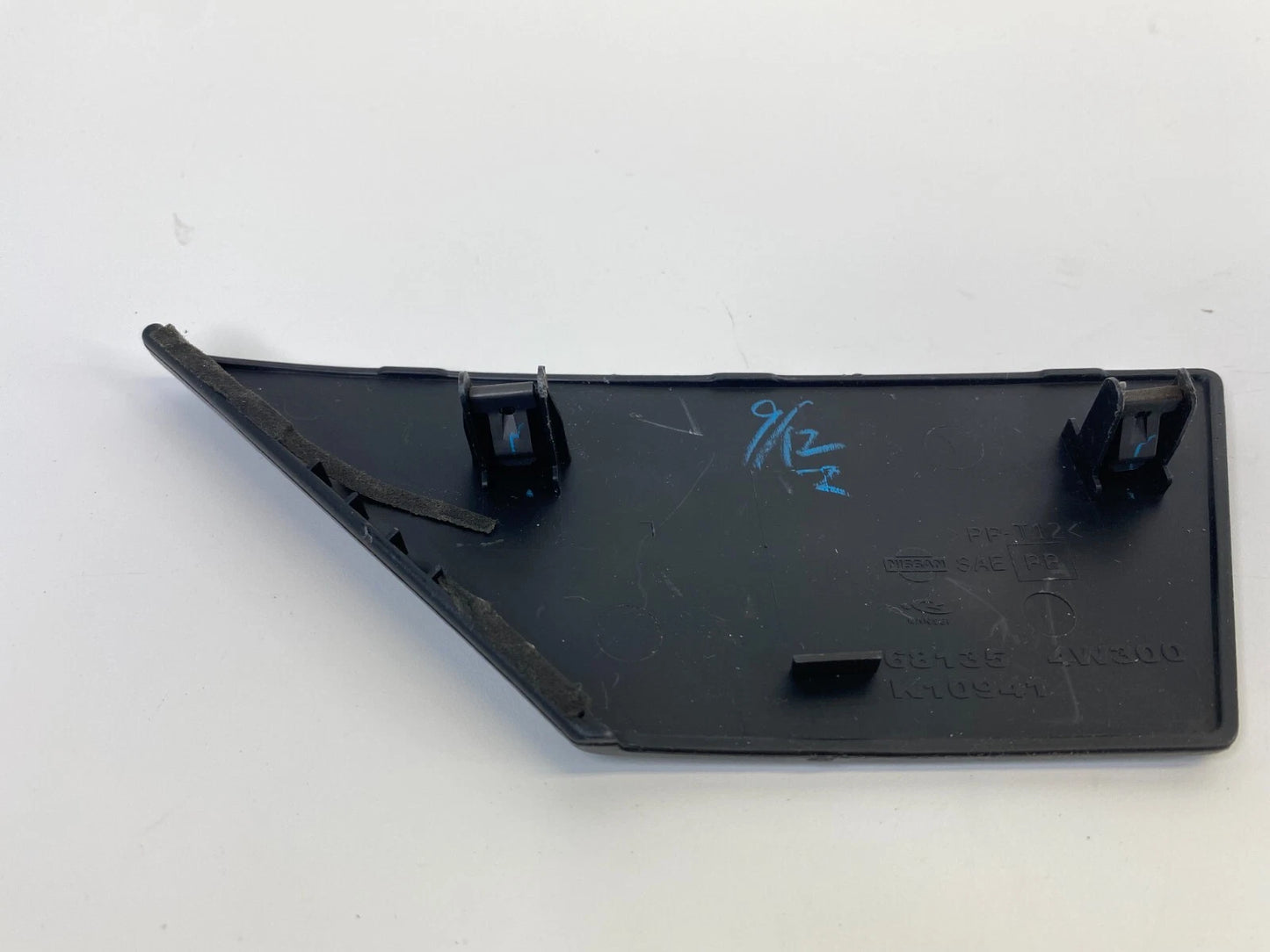 2001-2004 NISSAN PATHFINDER DASH SIDE PANEL BRACKET TRIM PANEL 68135-4W300 OEM