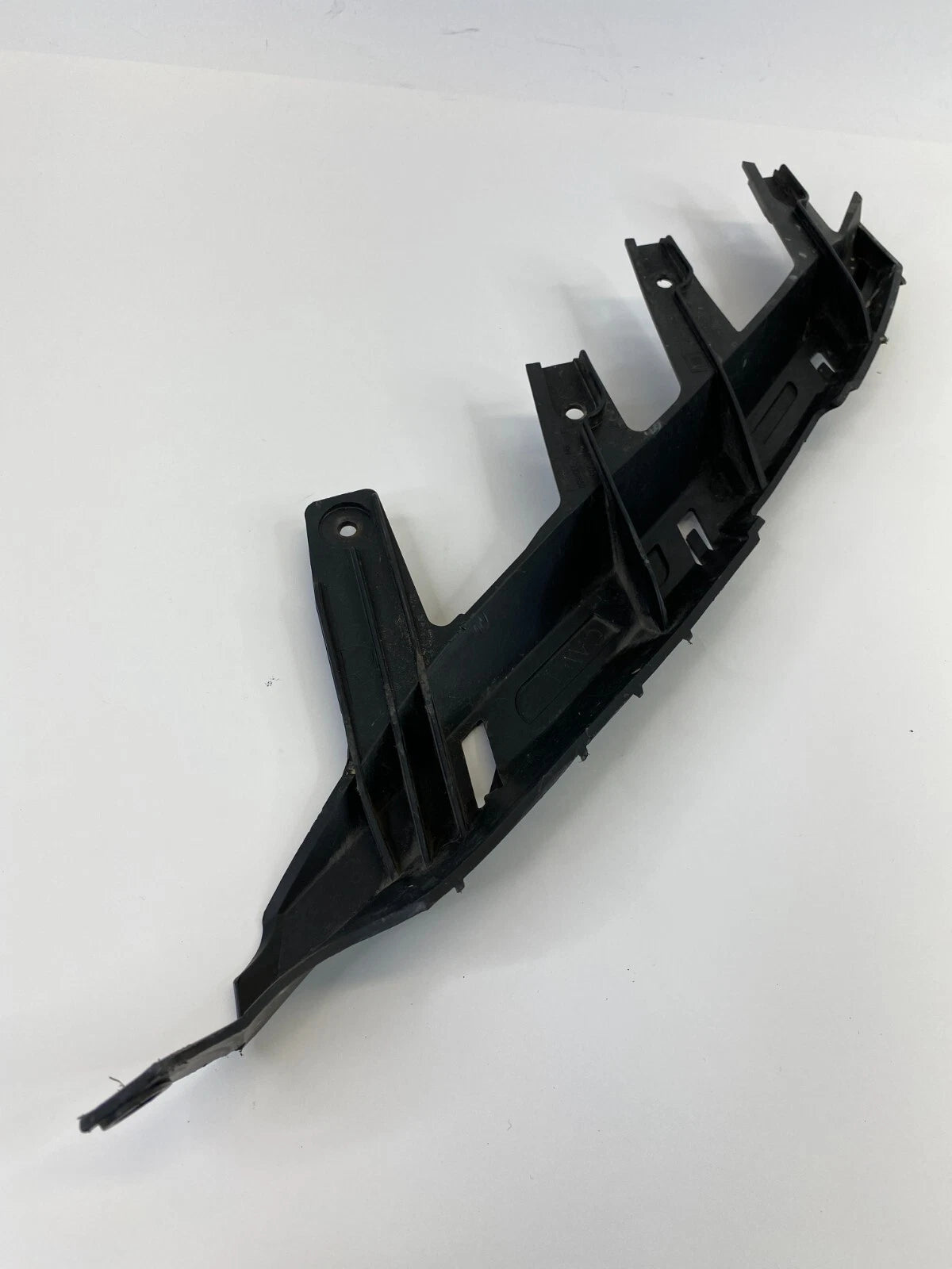 2013-2015 CHEVROLET MALIBU FRONT RIGHT HEADLIGHT RETAINER BRACKET OEM 20809852