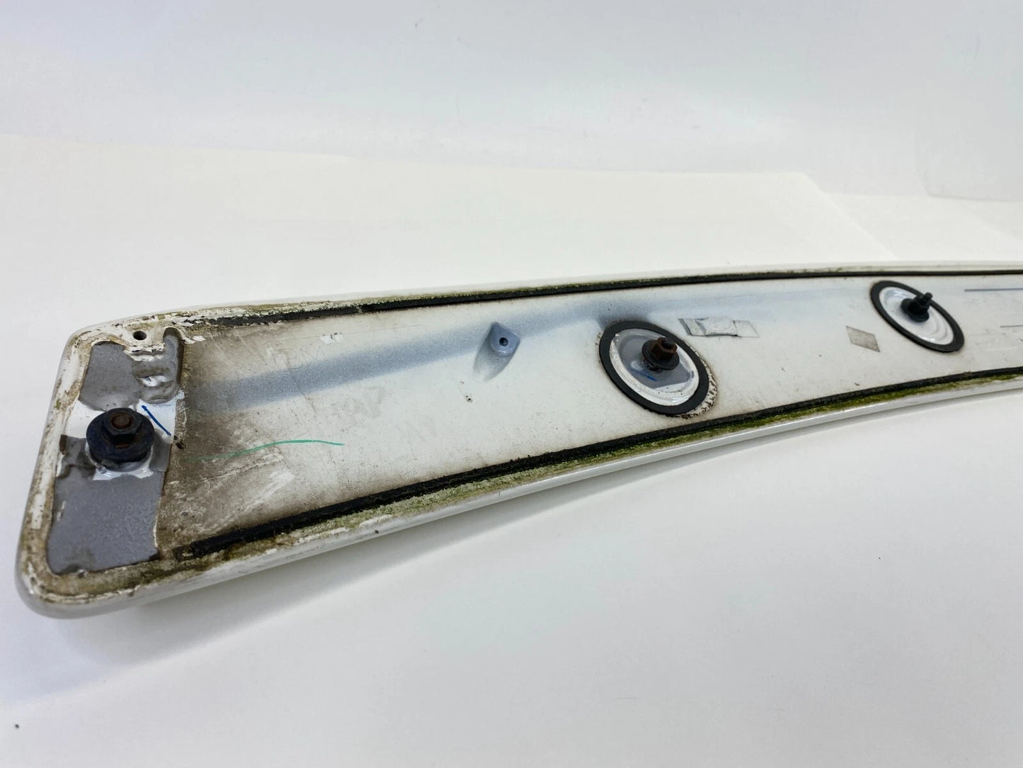 05-09 PONTIAC G6 SEDAN REAR TRUNK LID SPOILER WING MOUNTED WHITE 22625074 OEM