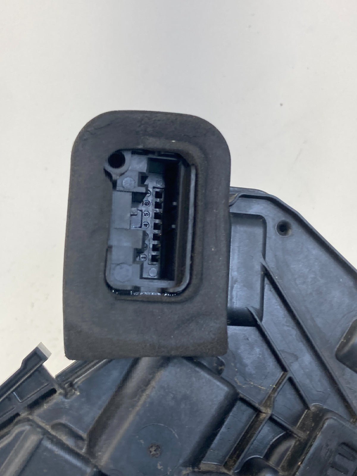 12-14 Volkswagen Passat Front Right Side Door Lock Latch Actuator 5K1-837-016