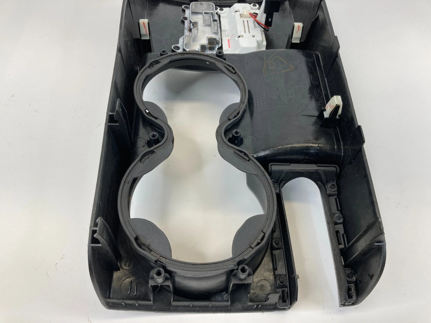 07 08 09 10 HYUNDAI ELANTRA CENTER CONSOLE SHIFTER BEZEL W CUP HOLDER 846502H100