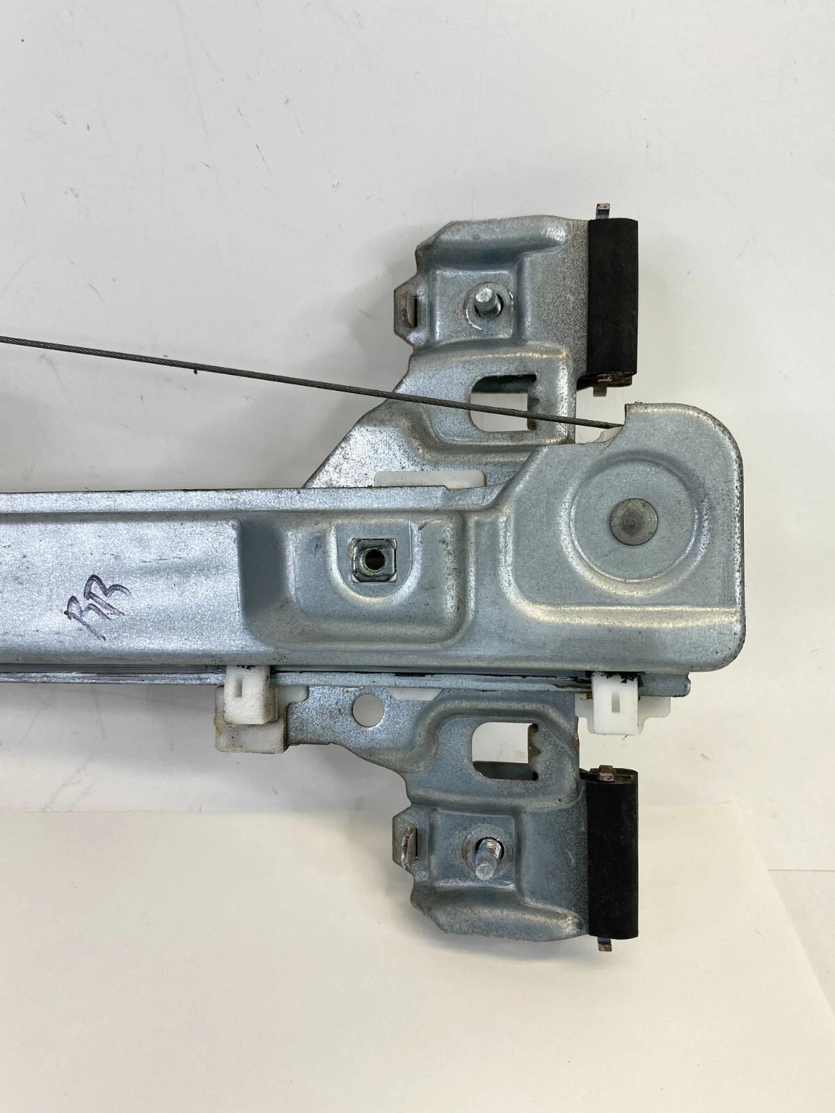 2010-2012 CADILLAC SRX REAR RIGHT SIDE WINDOW REGULATOR W/ MOTOR 0130822708 OEM