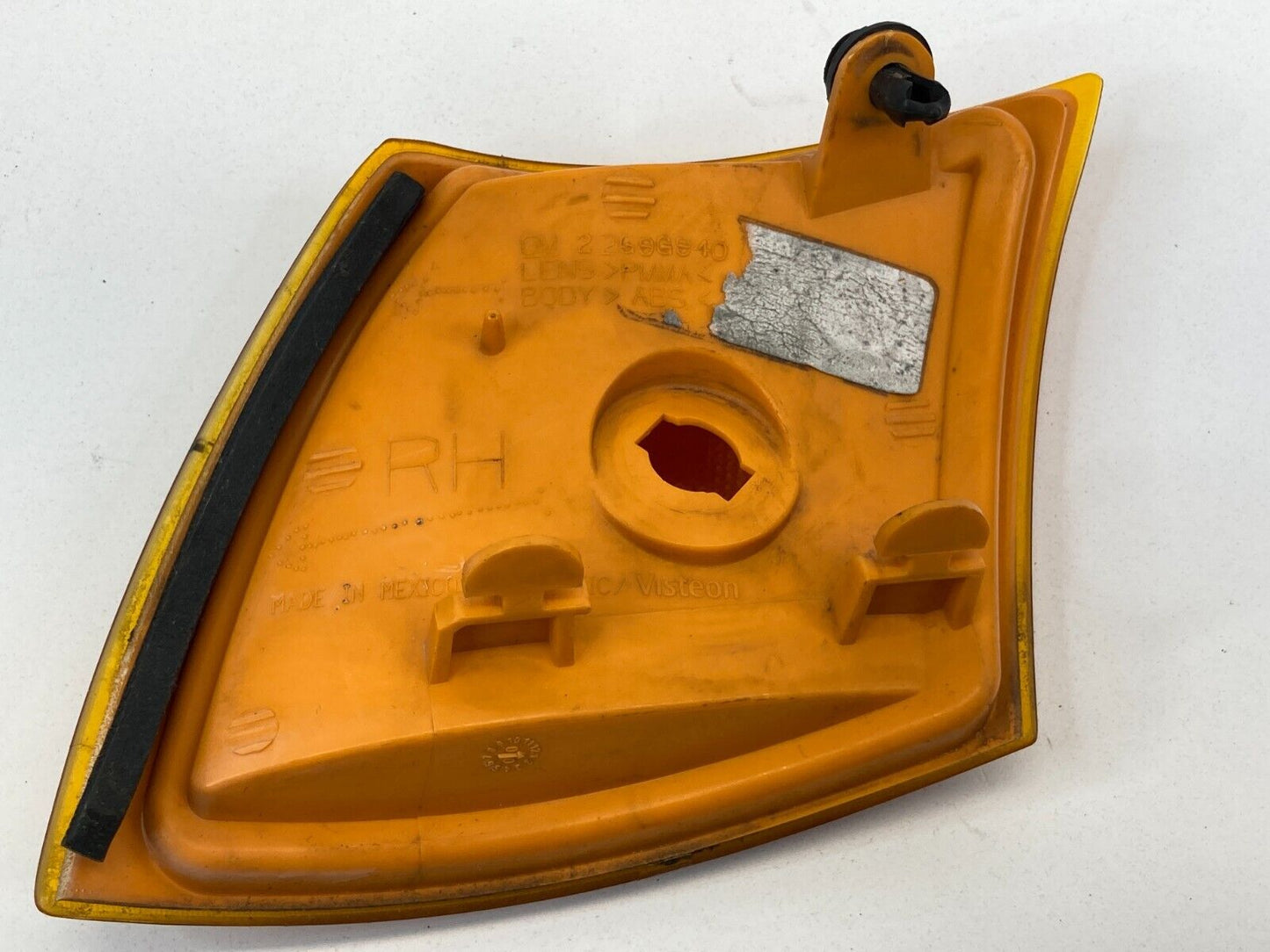 2002-2007 Saturn Vue SUV 4-DR Right Side Turn Signal Marker Light Lamp Assembly