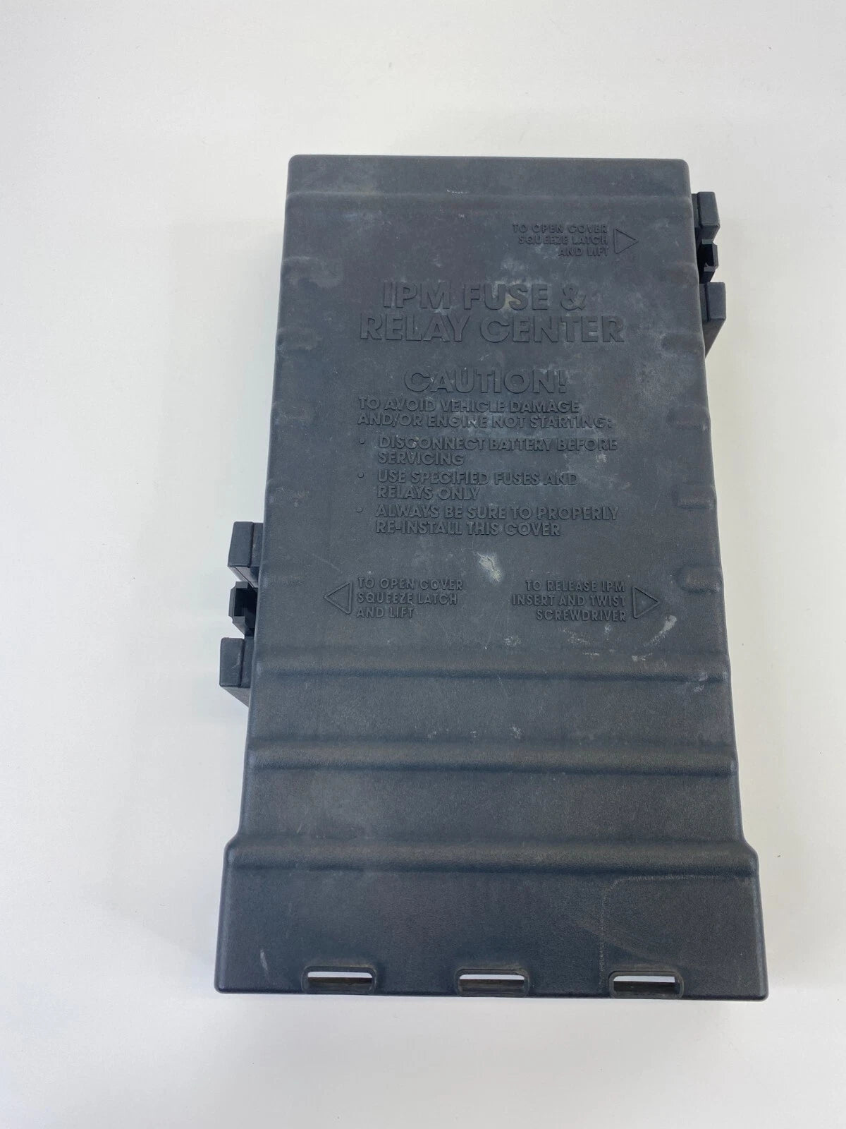 2006 2007 Chrysler Town & Country Engine Bay Mounted Fuse Box Cover 04692124AA