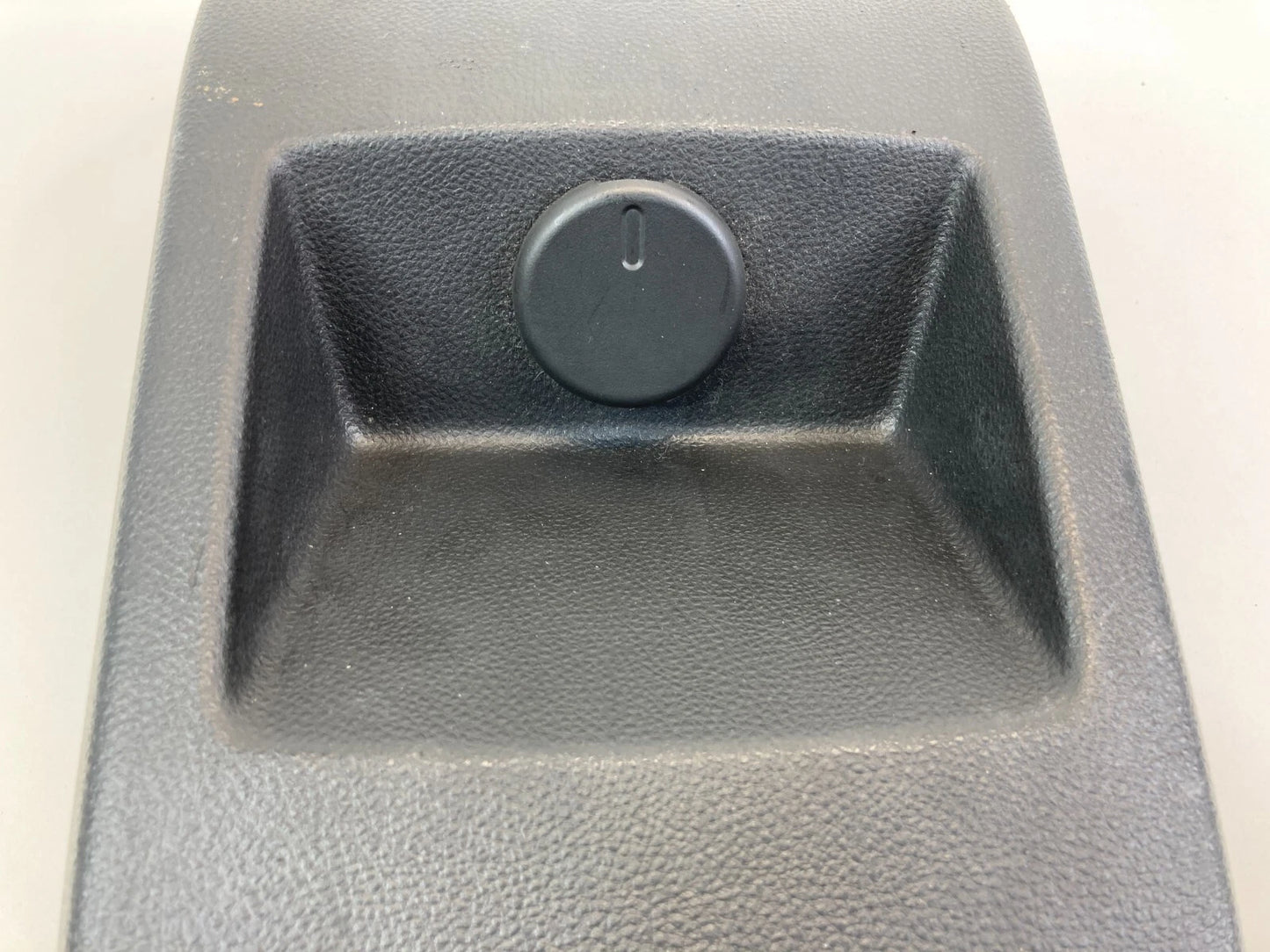 10-17 GMC TERRAIN REAR CENTER CONSOLE COVER POWER OUTLET TRIM PANEL AKE50711