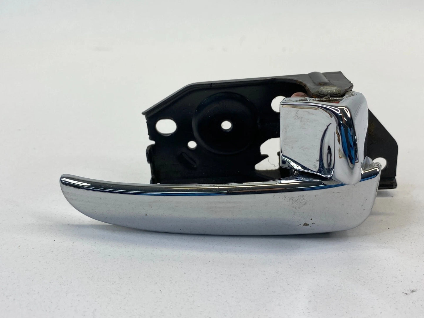 2002-2005 HYUNDAI SONATA REAR RIGHT PASSENGER SIDE INNER DOOR HANDLE ASSEMBLY