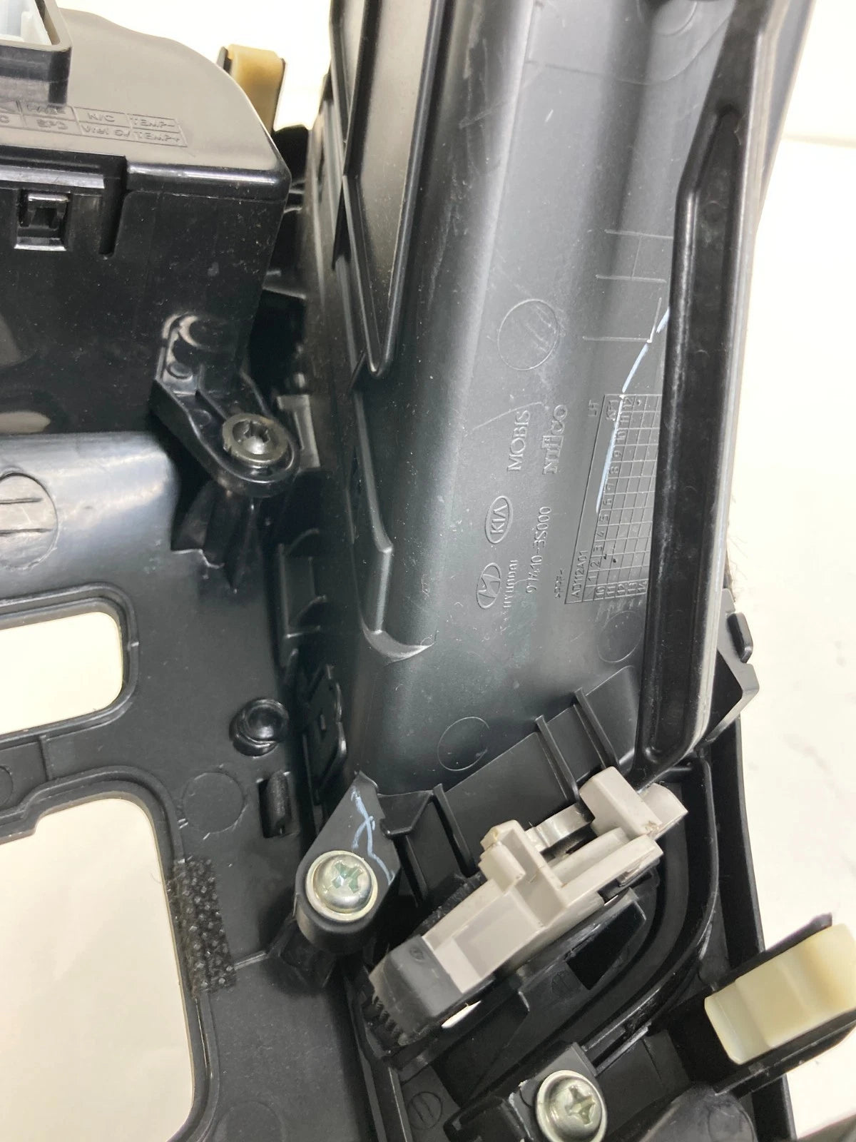 11-14 HYUNDAI SONATA CENTER DASH RADIO CLIMATE CONTROL BEZEL W/ AIR VENTS &CLOCK