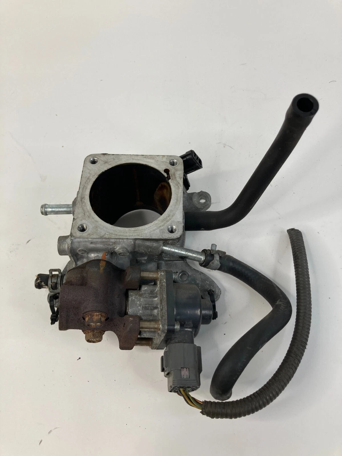 2010-2012 SUBARU LEGACY 2.5L H4 ENGINE EGR VALVE CONTROL HOUSING OEM