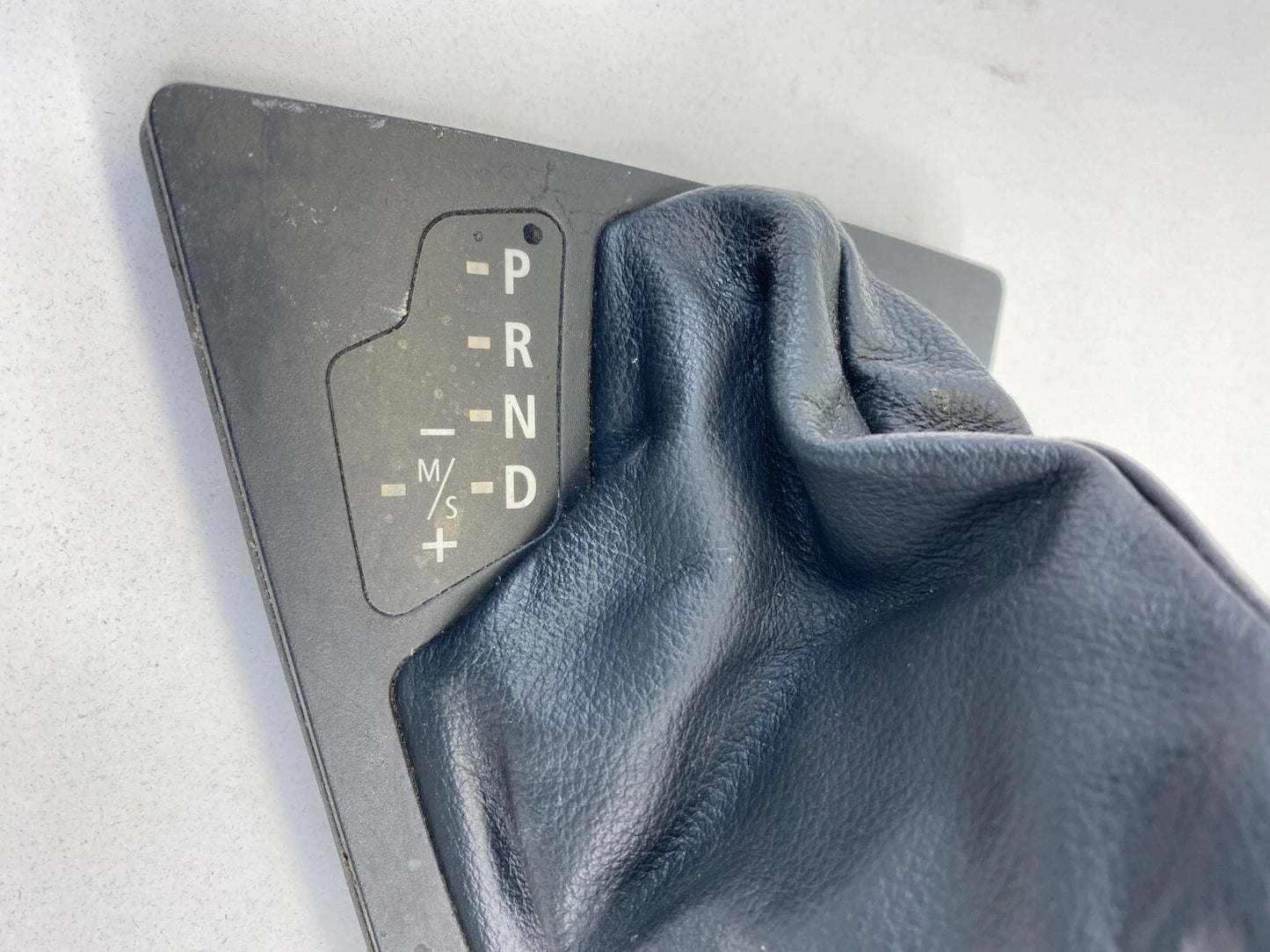 2004-2010 BMW X3 AUTOMATIC TRANSMISSION SHIFTER SHIFT BOOT COVER 90120-461 OEM