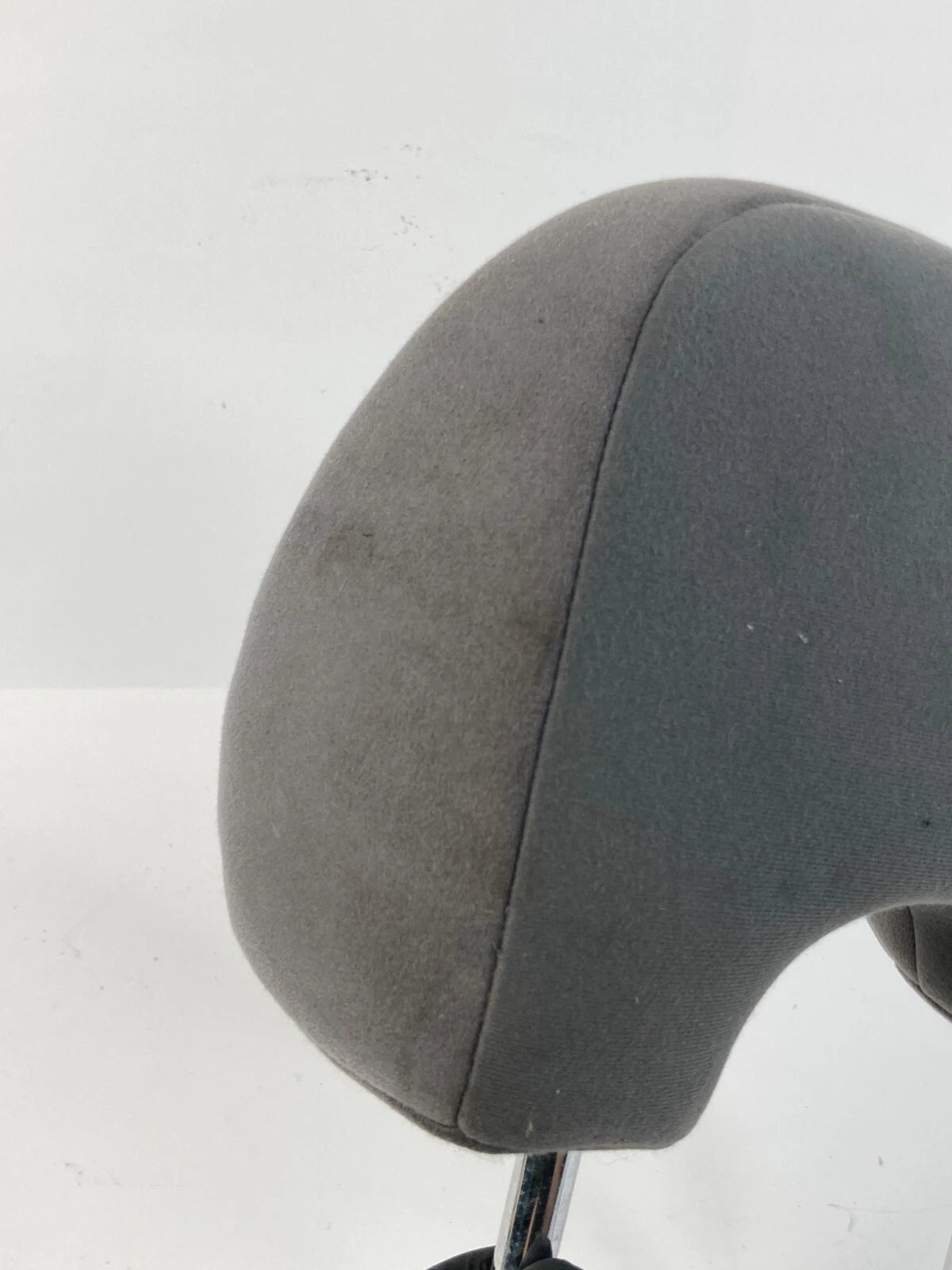 2004-2009 TOYOTA PRIUS FRONT RIGHT PASSENGER SIDE SEAT HEADREST HEAD REST OEM