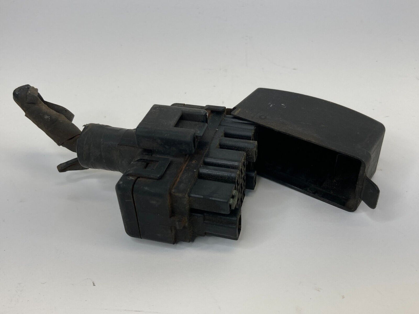 1997 97 Toyota 4Runner 3.4L A/T Diagnosis Relay Plug Connector Unit OEM