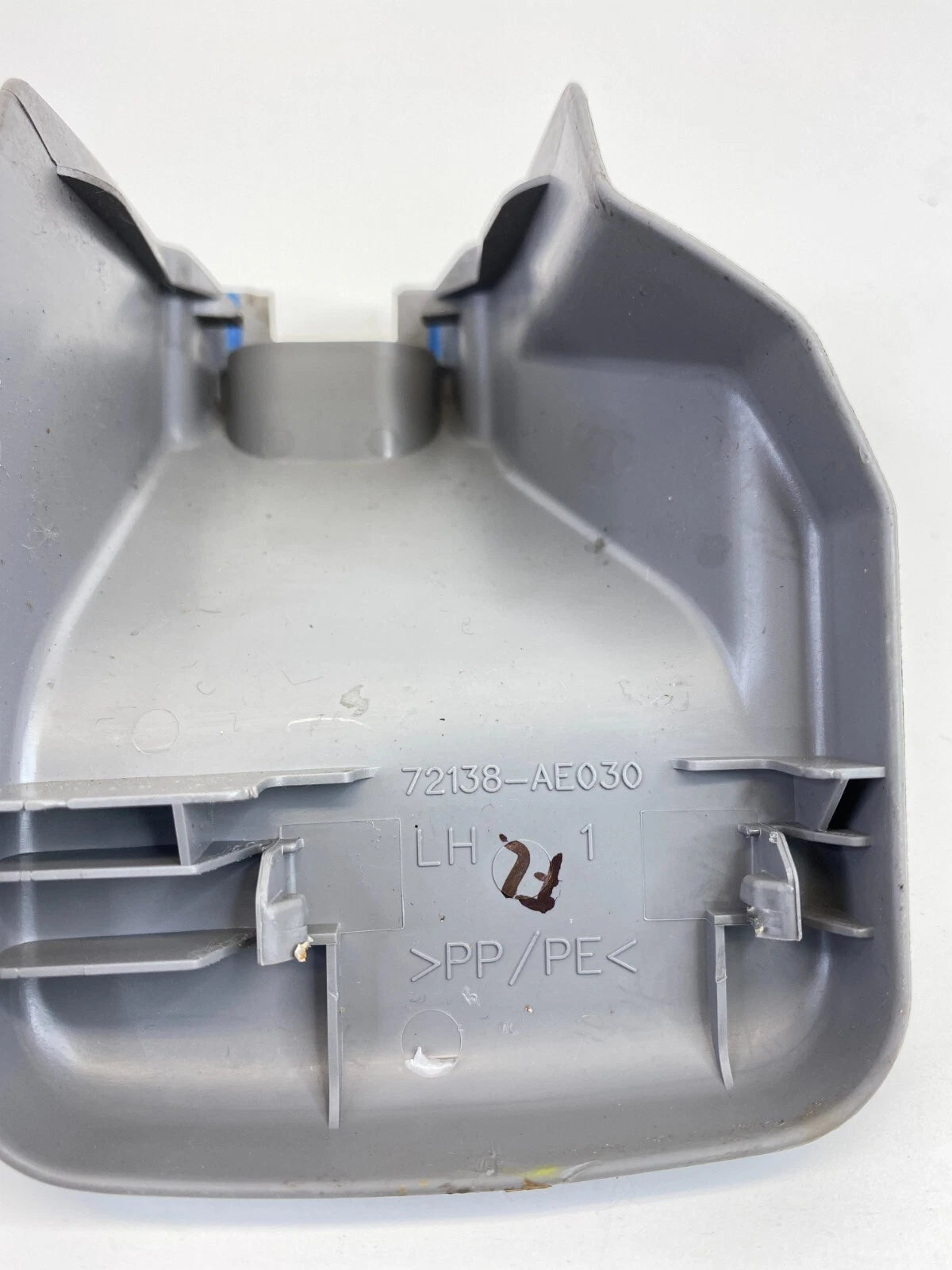2005-2010 TOYOTA SIENNA FRONT LEFT SEAT TRACK END COVER 72138-AE030 OEM
