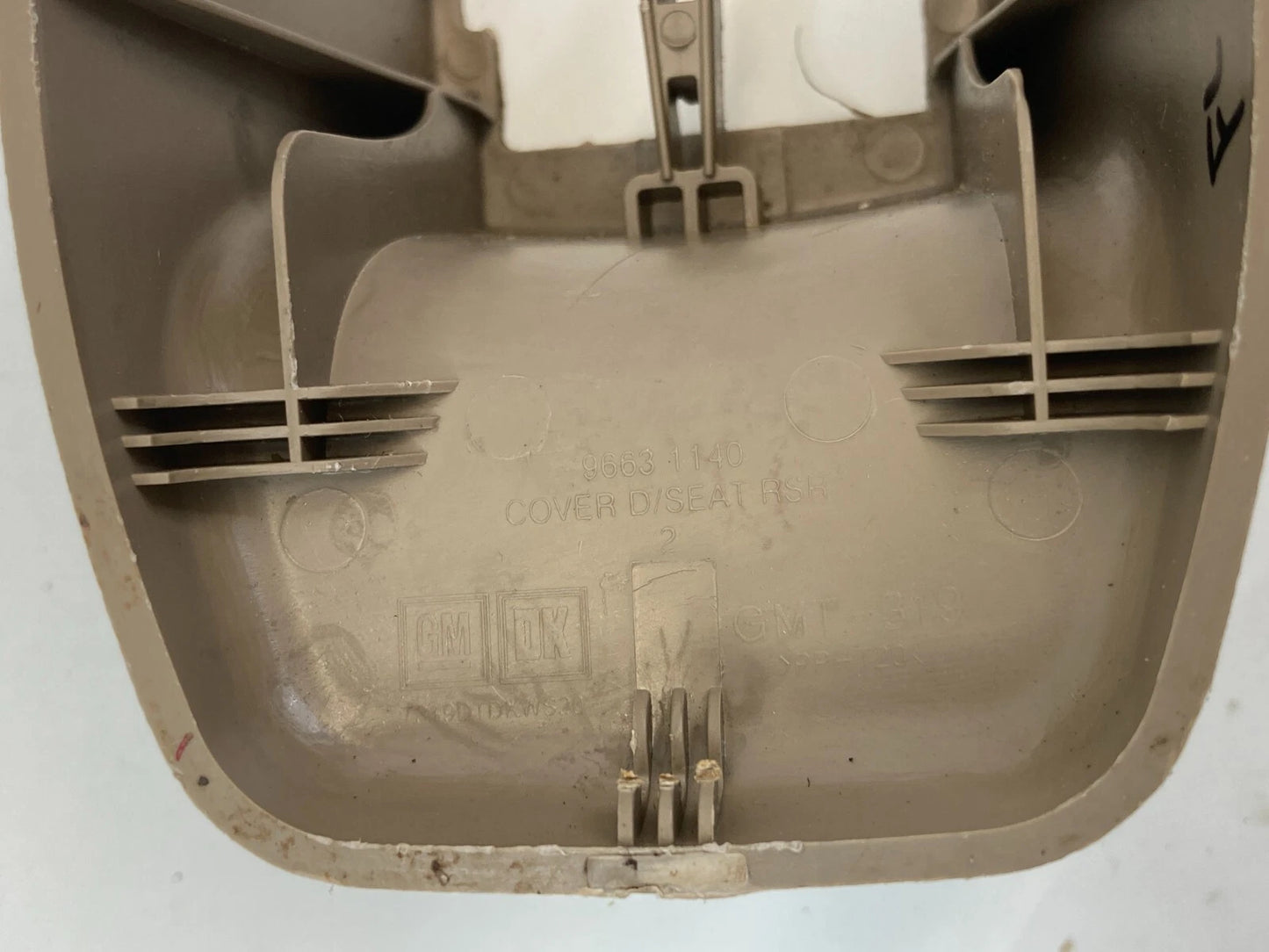 2008-2010 SATURN VUE 4-DR FRONT LEFT SEAT TRACK END COVER TRIM CAP 9663-1140 OEM