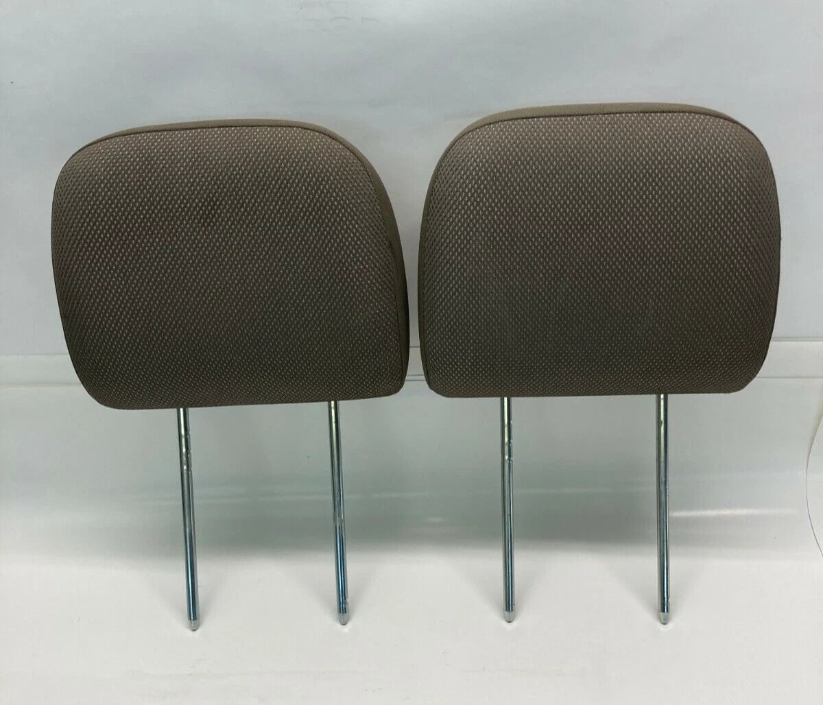 2004 2005 CHRYSLER PACIFICA FRONT LEFT & RIGHT SEAT HEADRESTHEAD REST SET PAIR